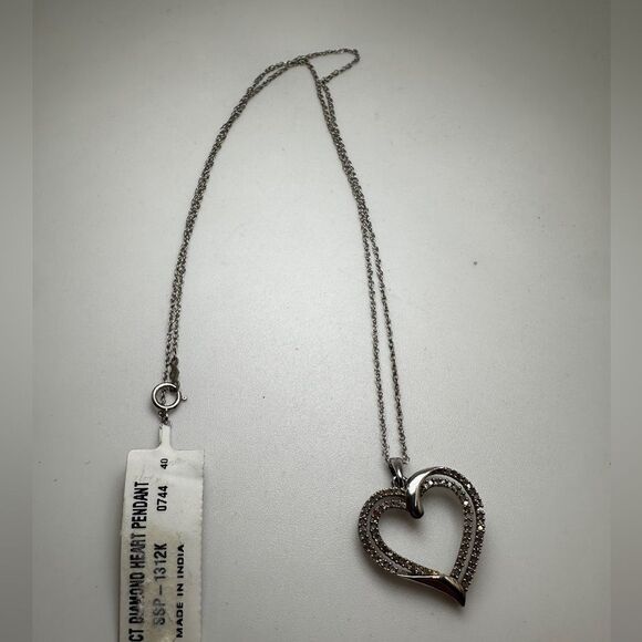 NWT 18" Macy's Sterling Silver heart necklace with 1/4ctw natural diamonds! - Picture 4 of 12